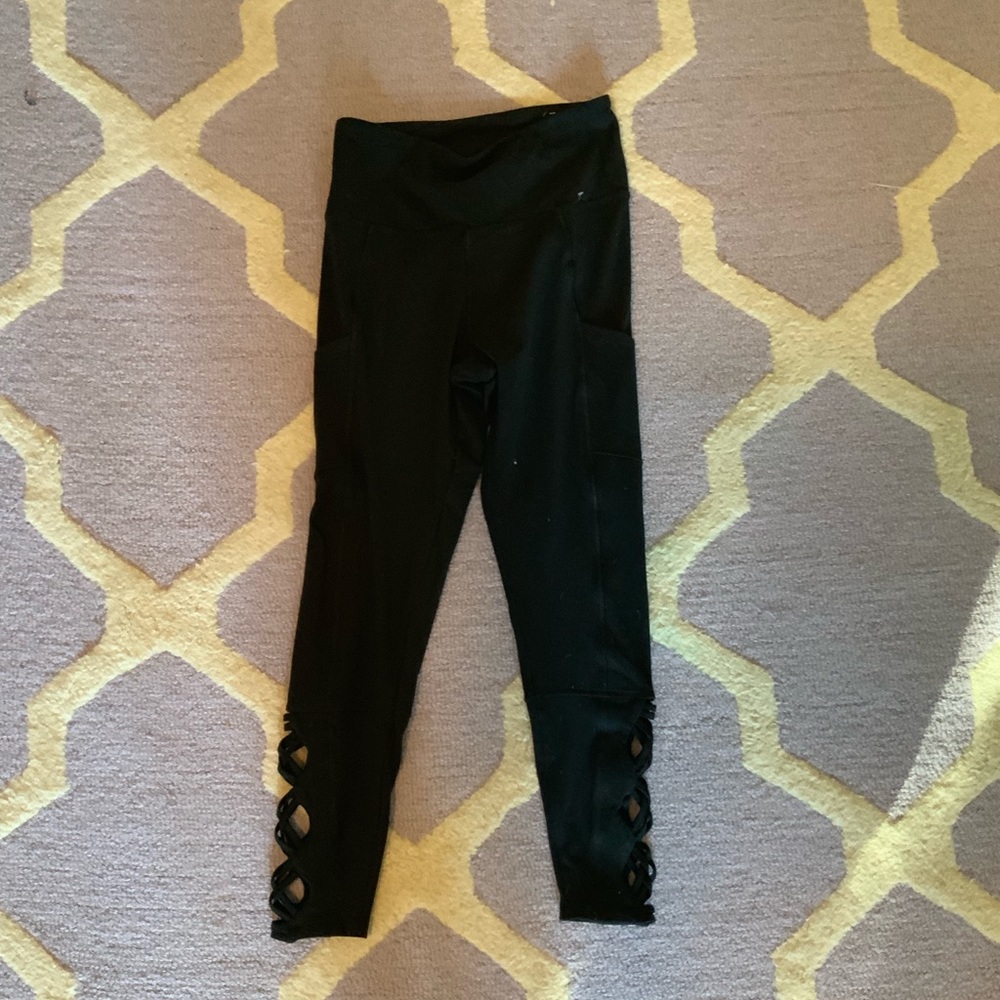 black leggings with hole pattern in bottom
